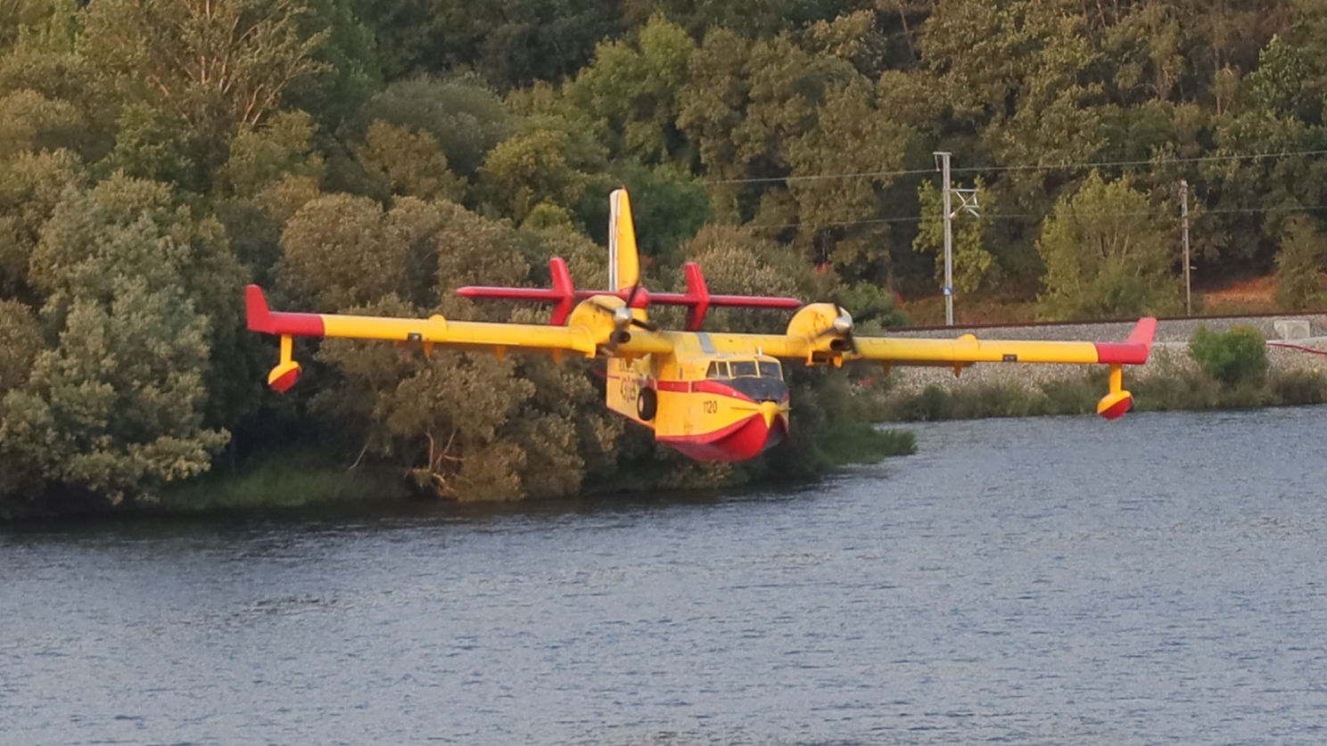 Avión contra incendios